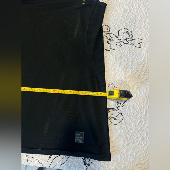 Mens NIKE PRO dry fit tank top - Picture 5 of 7